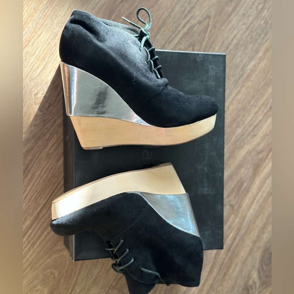 BLACK SUEDE PLATFORM BOOTS